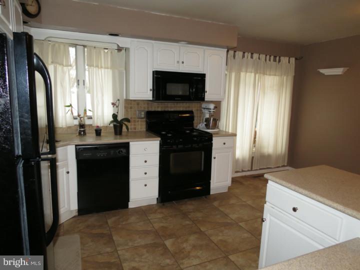 912 St Mark Drive Glendora, NJ 08029 - Photo 6 of 18 Kitchen