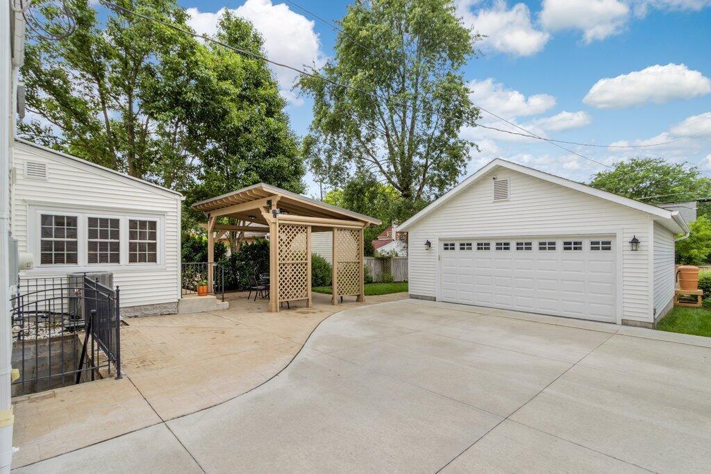 235 Fallis Road Columbus, OH 43214 - Photo 14 of 29