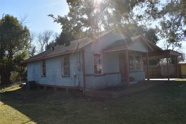 $145,000 | 224 West Pne Avenue, Winnie, TX 77665