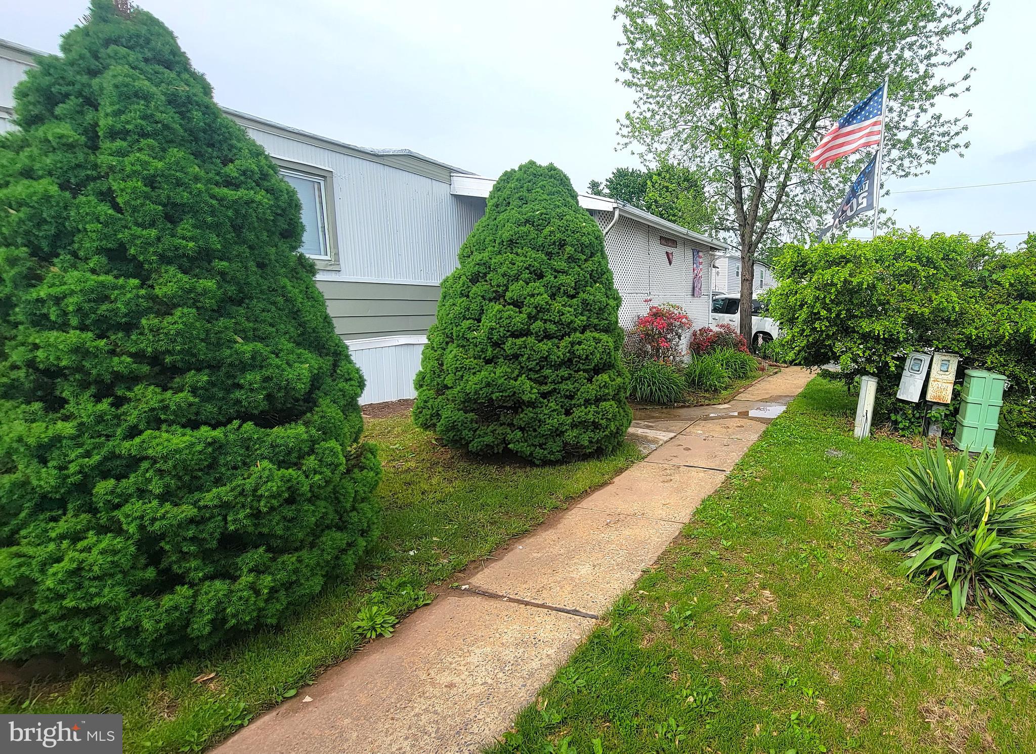 88 Valley View Road Birdsboro, PA 19508 - Photo 4 of 16 LARGE SIDE YARD