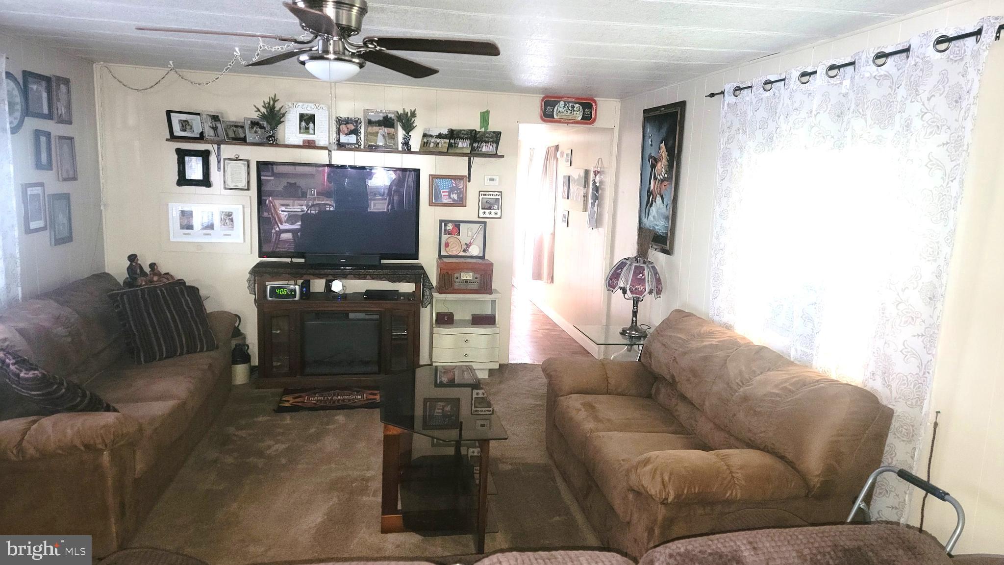 88 Valley View Road Birdsboro, PA 19508 - Photo 6 of 16 LIVING ROOM