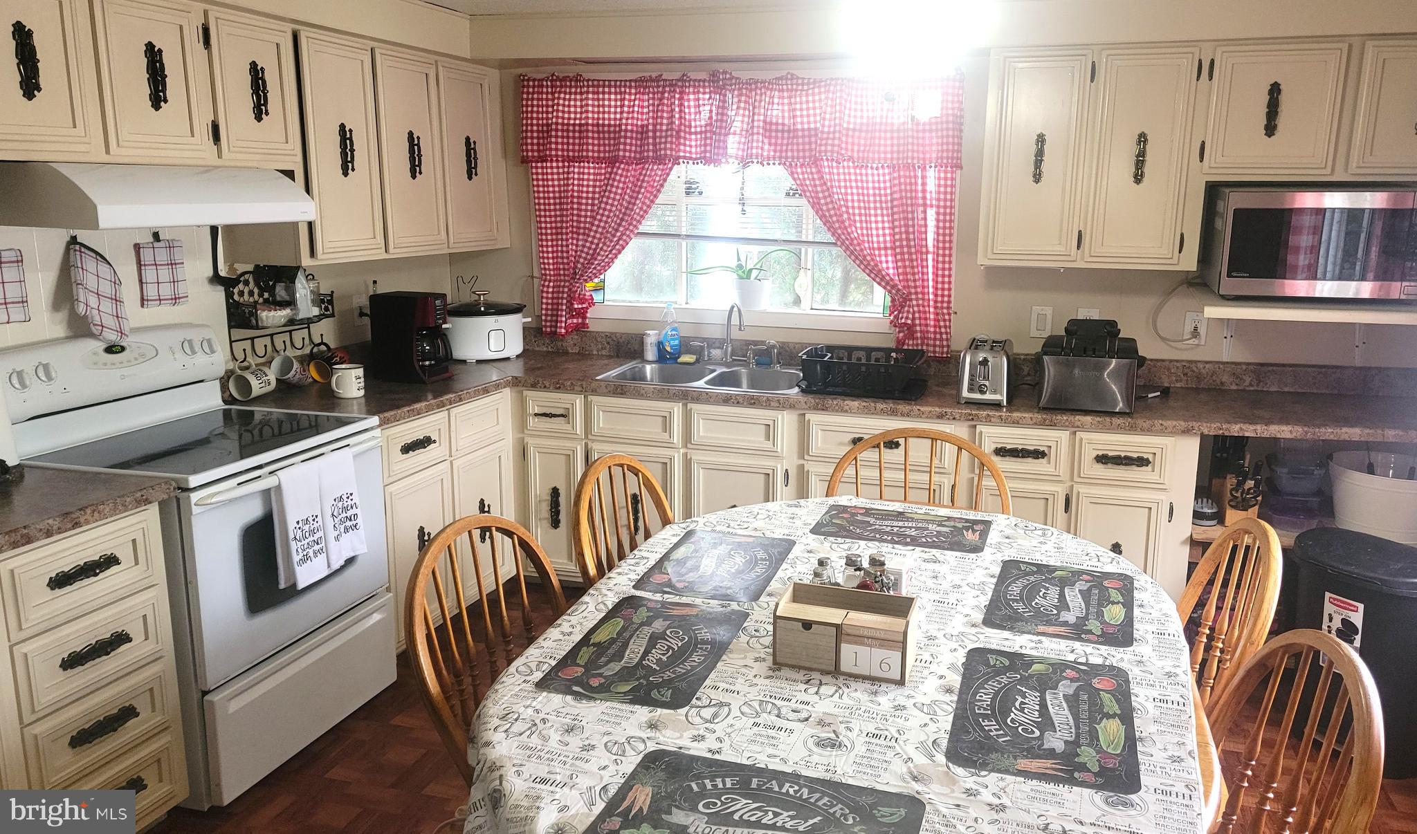 88 Valley View Road Birdsboro, PA 19508 - Photo 7 of 16 KICHEN