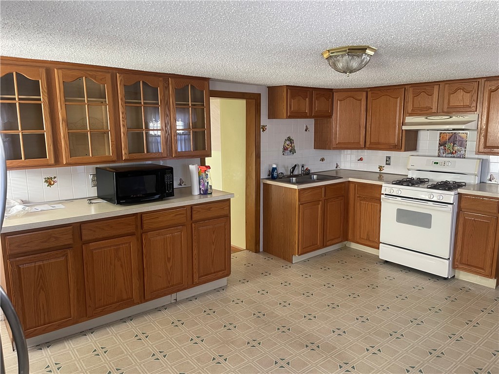 83 Titus Street Cumberland, RI 02864 - Photo 3 of 10