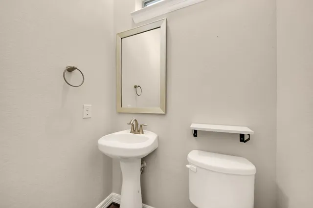 $2,995 | 10606 Shadow Elm Court, Houston, TX 77043