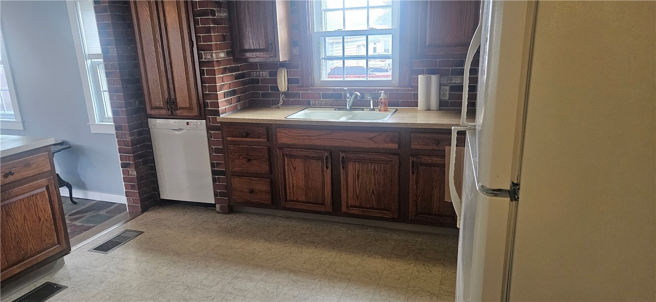 63 Benbridge Avenue Warwick, RI 02888 - Photo 5 of 14 kitchen