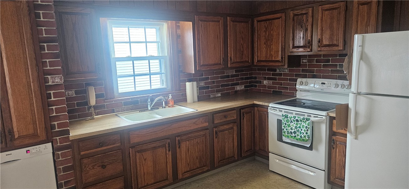 63 Benbridge Avenue Warwick, RI 02888 - Photo 6 of 14 kitchen