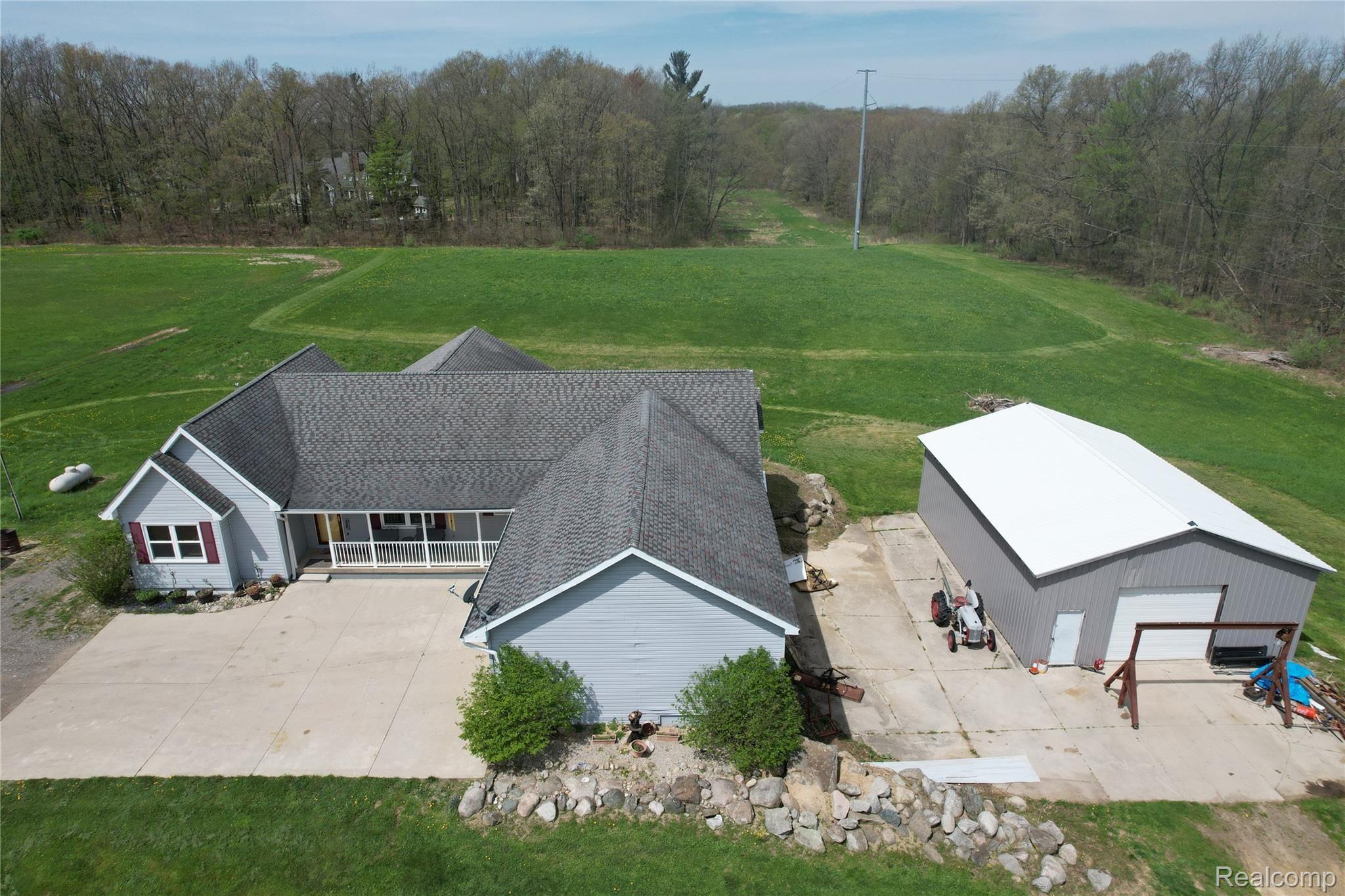 8245 Hartland Road Fenton, MI 48430 - Photo 8 of 39 DJI_0376.JPG