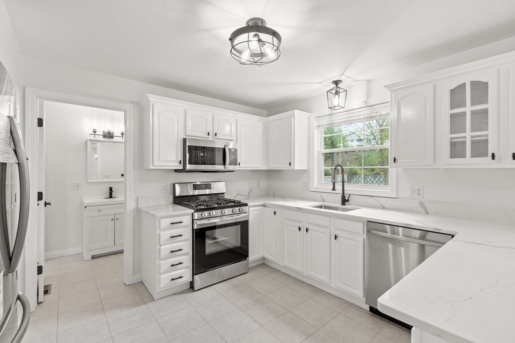 25 West Howard Street, Unit D2 Quincy, MA 02169 - Photo 8 of 24