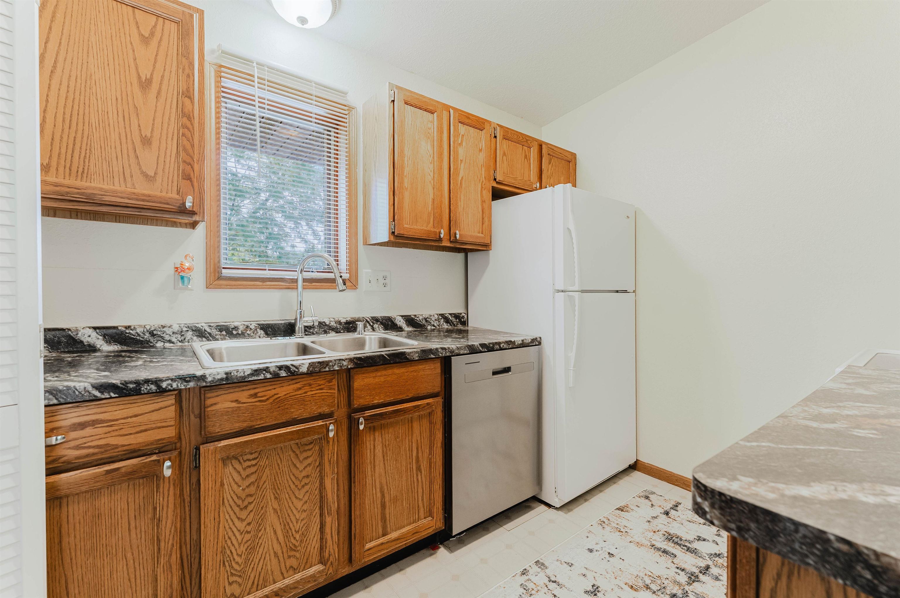 280 North Campbell Road, Unit C Oshkosh, WI 54902 - Photo 4 of 26