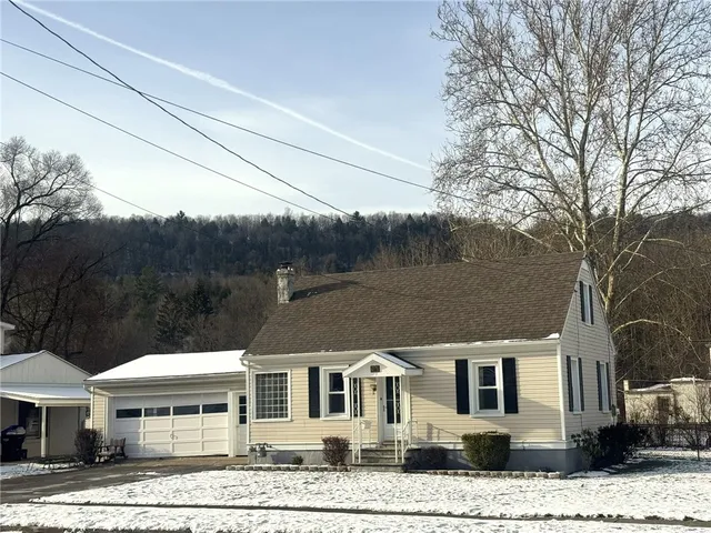 $185,900 | 828 East Cir Drive, Vestal, NY 13850