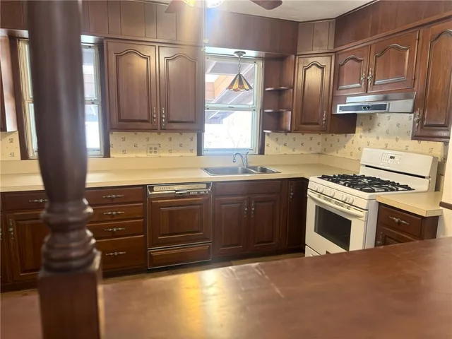 $185,900 | 828 East Cir Drive, Vestal, NY 13850