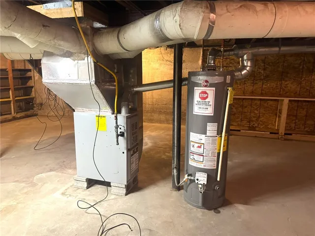 $185,900 | 828 East Cir Drive, Vestal, NY 13850