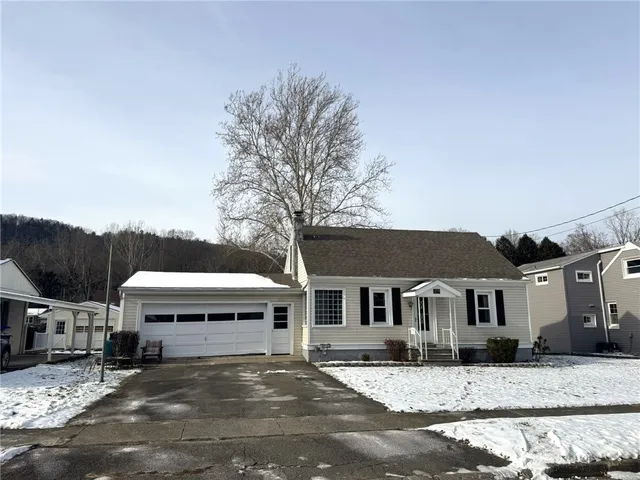 $185,900 | 828 East Cir Drive, Vestal, NY 13850