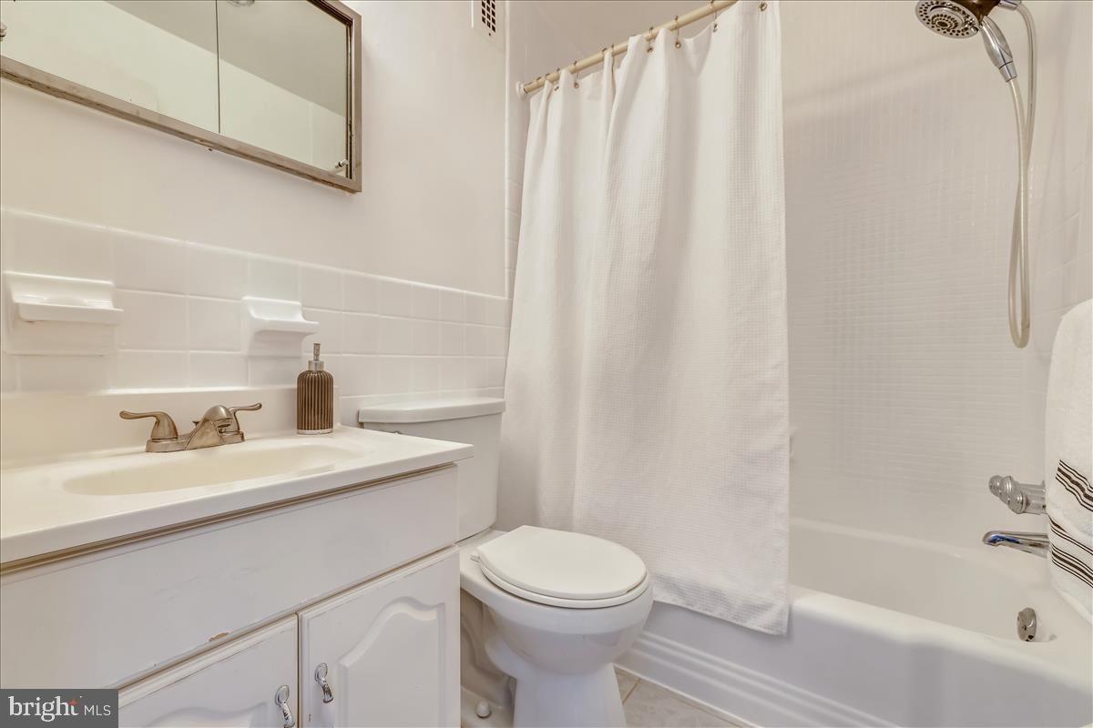 1900 Lyttonsville Road, Unit 1308 Silver Spring, MD 20910 - Photo 11 of 30 a bathroom with a sink a toilet and a bathtub