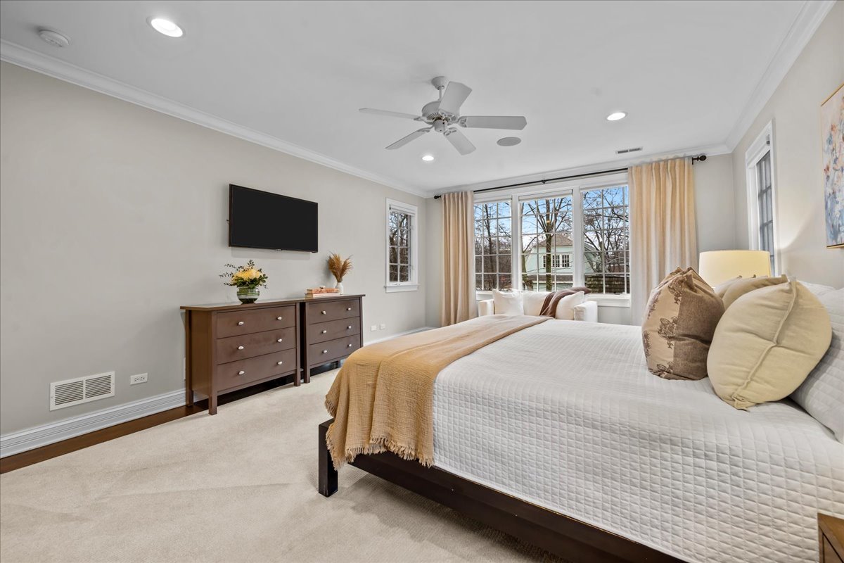 410 Cedar Street Winnetka, IL 60093 - Photo 28 of 57 a bedroom with a large bed and a flat screen tv