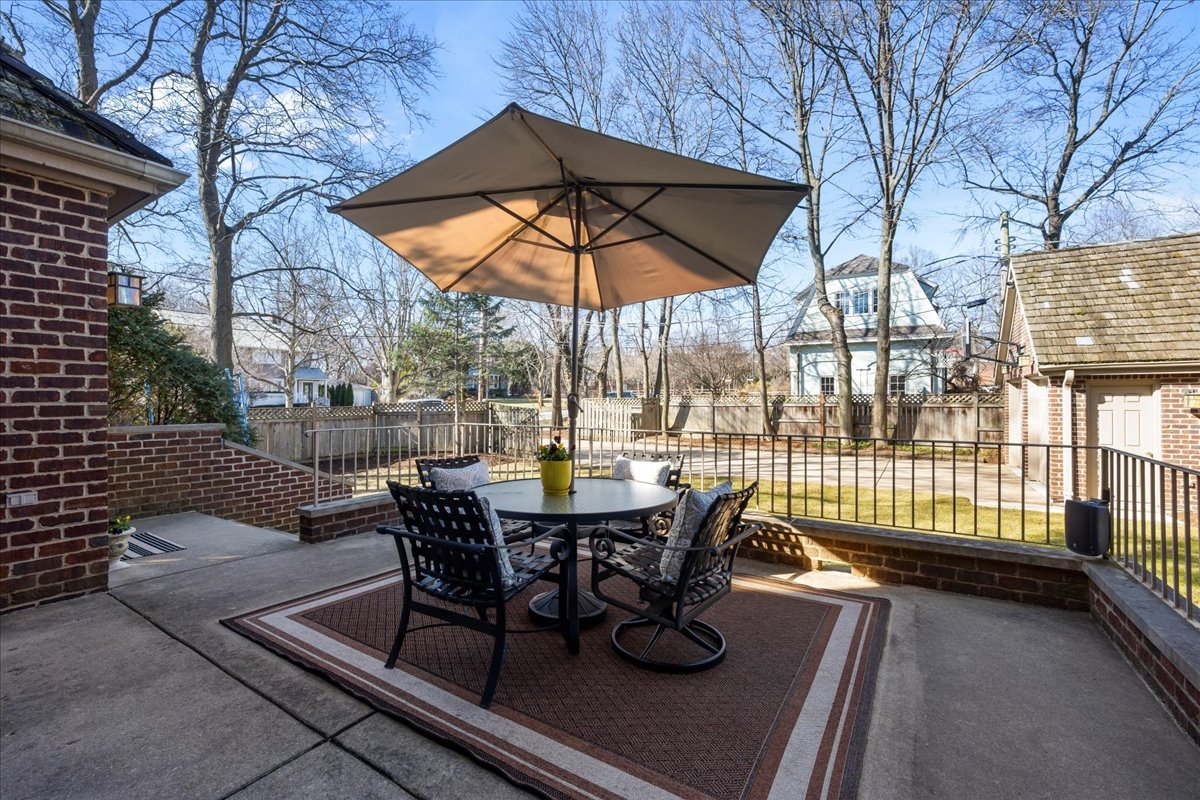 410 Cedar Street Winnetka, IL 60093 - Photo 48 of 57
