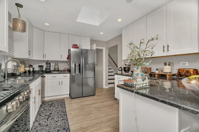 $464,900 | 4217 Main Street, Downers Grove, IL 60515