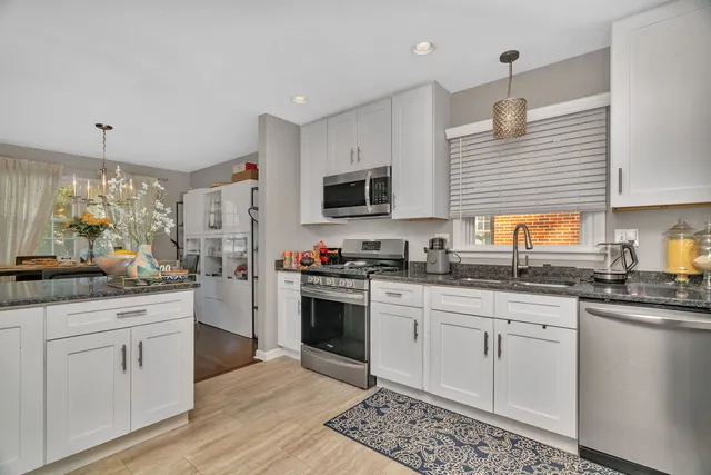 $464,900 | 4217 Main Street, Downers Grove, IL 60515