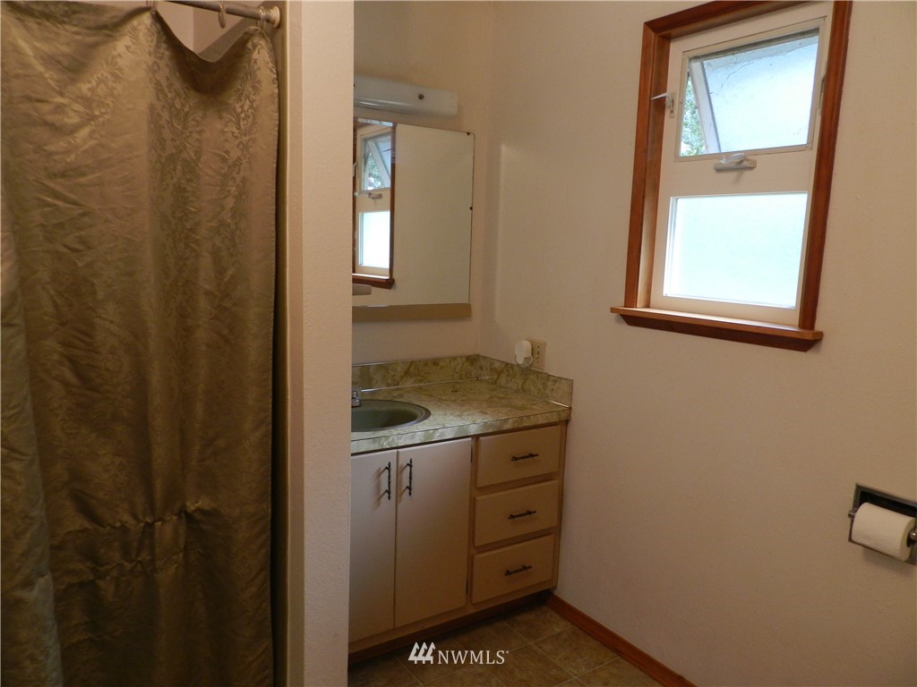 8221 James Road Southwest Rochester, WA 98579 - Photo 14 of 25