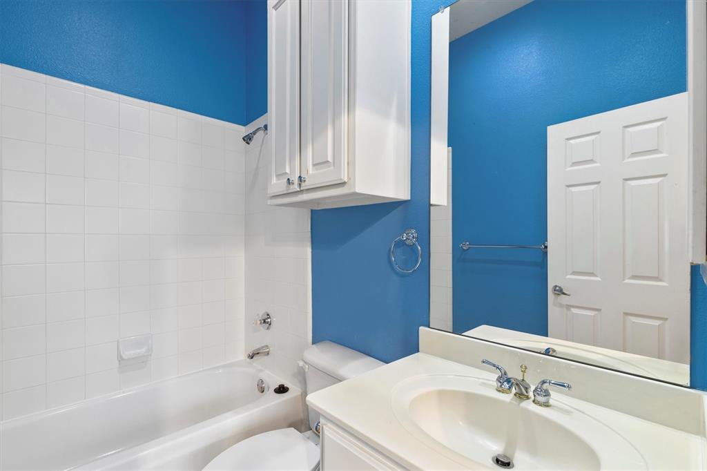 4106 Oberlin Way Addison, TX 75001 - Photo 14 of 17 a bathroom with a sink and a mirror