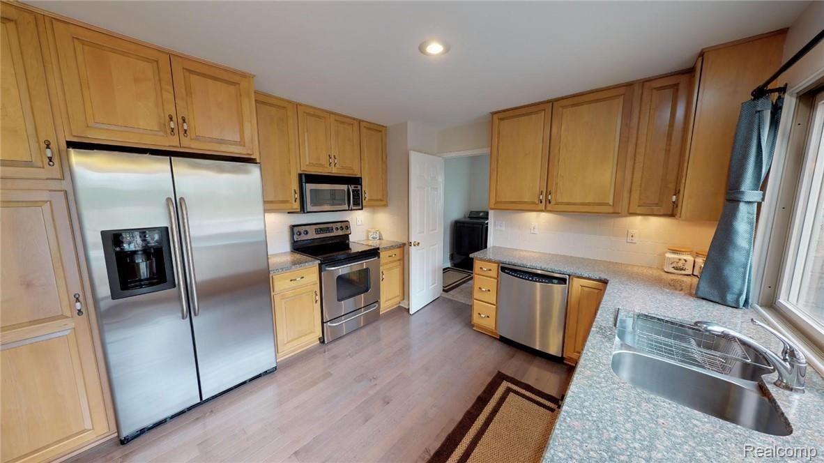 914 Aspen Drive Rochester, MI 48307 - Photo 9 of 54 914-Aspen-Drive-Rochester-04052019_125218.jpg
