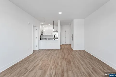 $3,000 | 520 Cliff Street, Unit 202, Fairview, NJ 07022