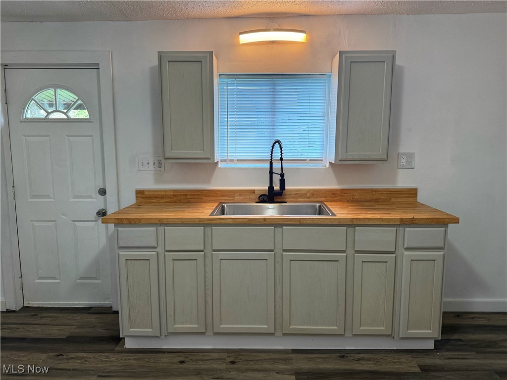 203 Roan Avenue Cadiz, OH 43907 - Photo 3 of 12 Gallery Image 3