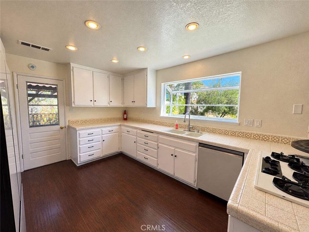 23874 Rhodes Avenue Perris, CA 92570 - Photo 10 of 28 Gallery Image 10