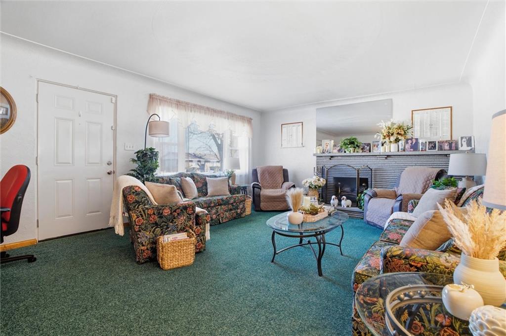908 15th Street Elizabeth, PA 15037 - Photo 7 of 47 a living room with furniture and a window