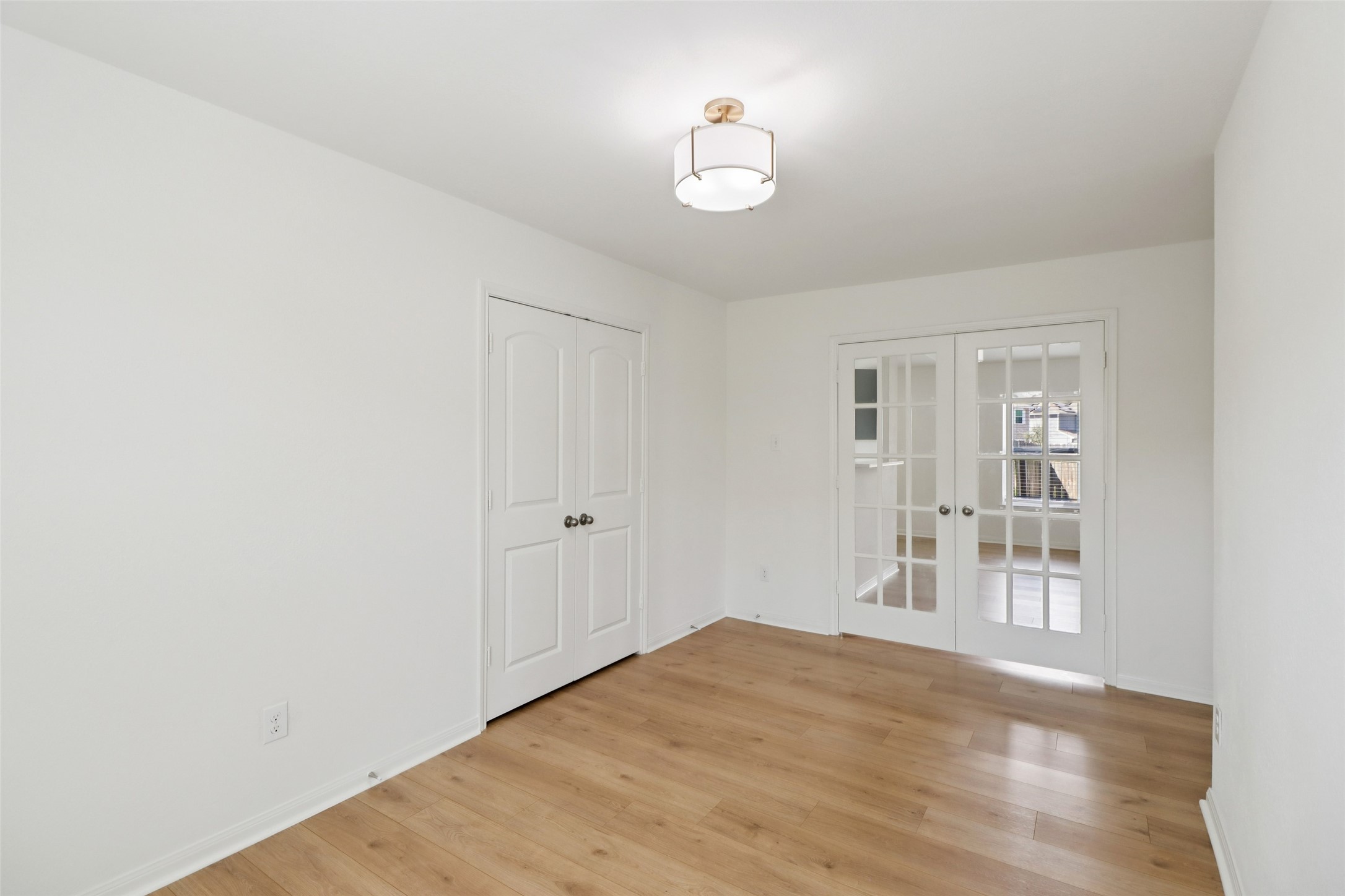 8006 Distant Harbor Road Baytown, TX 77523 - Photo 17 of 29 Game room, study or extra bedroom with closet