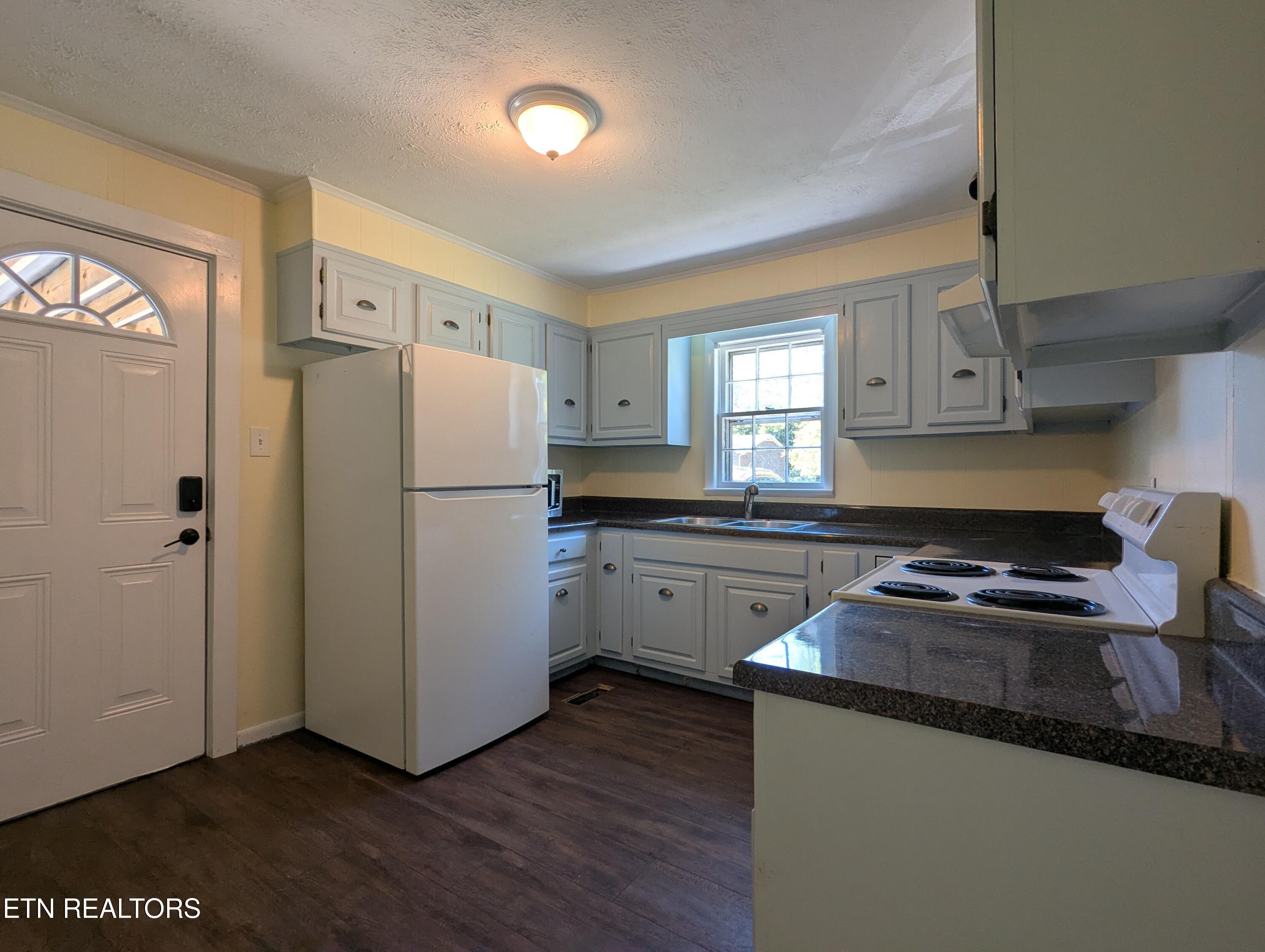 4516 Plummer Road Northeast, Unit 1 Knoxville, TN 37918 - Photo 4 of 11 1000016792