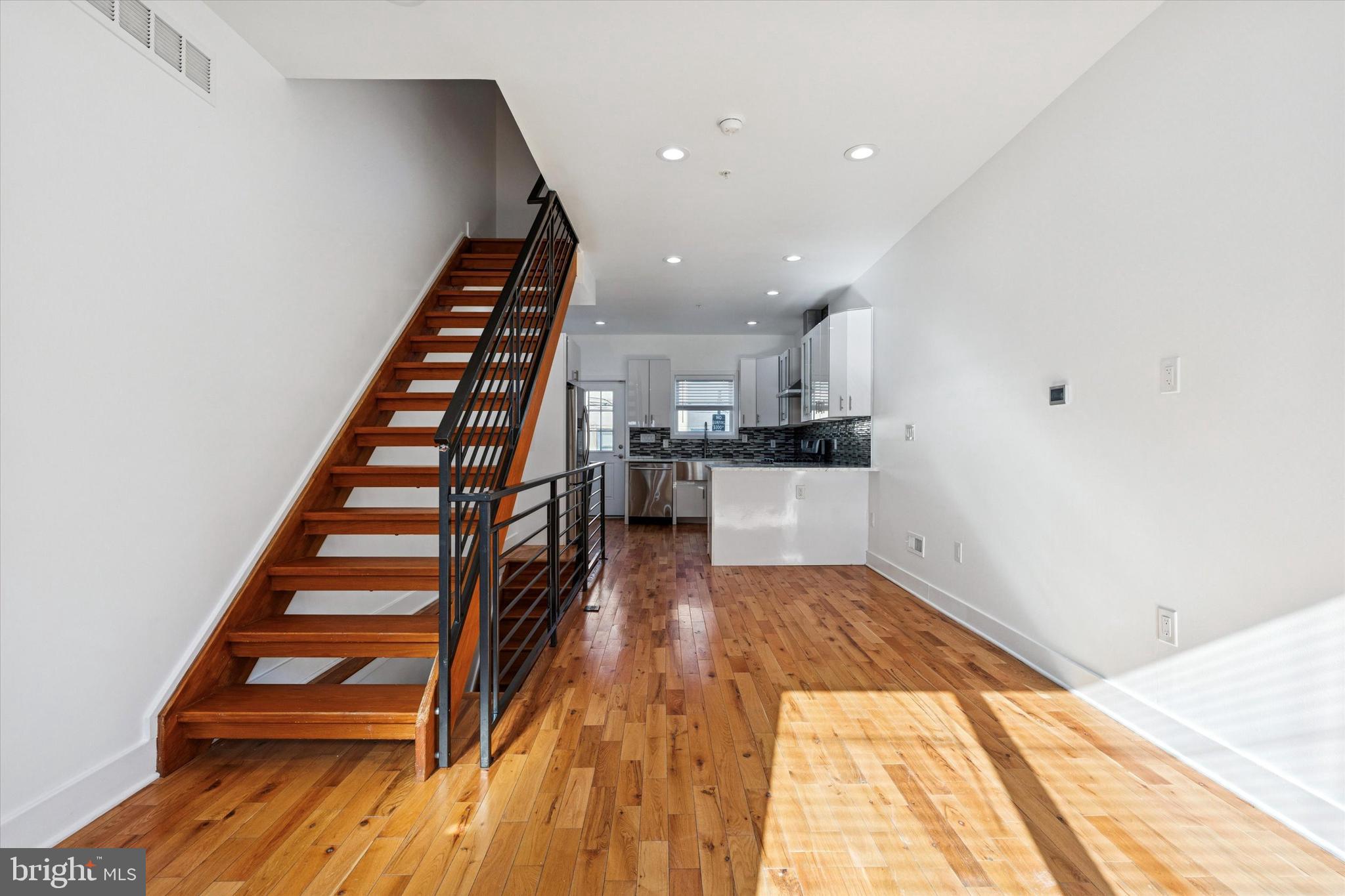 2127 Cross Street Philadelphia, PA 19146 - Photo 3 of 25