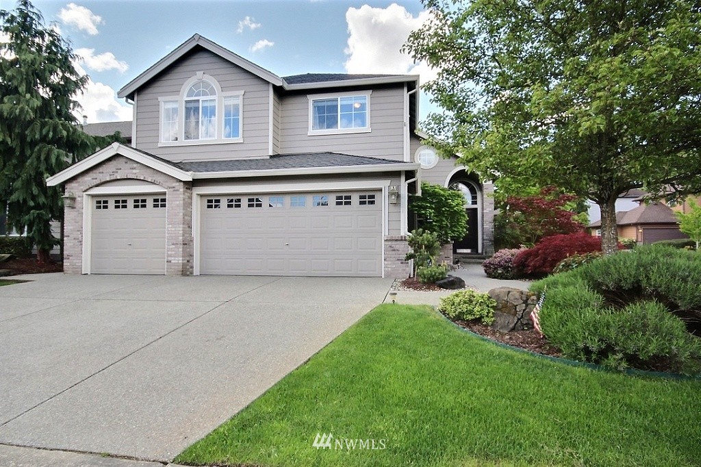 1901 Northeast 35th Place Renton, WA 98056 - Photo 1 of 25 Gallery Image 1