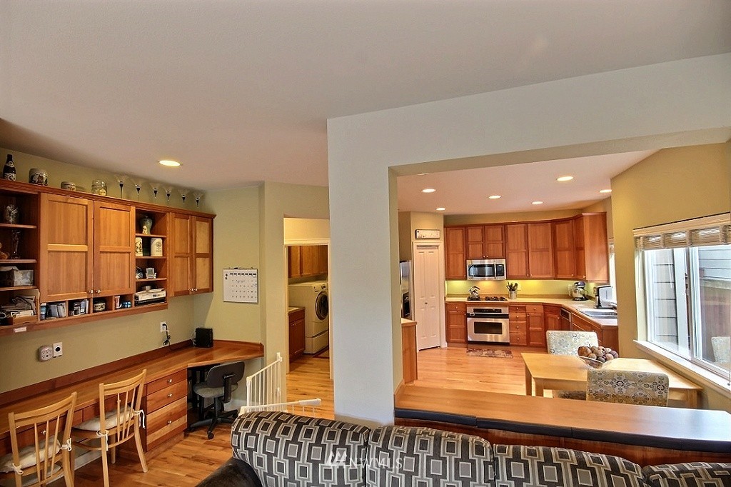 1901 Northeast 35th Place Renton, WA 98056 - Photo 5 of 25 Gallery Image 5