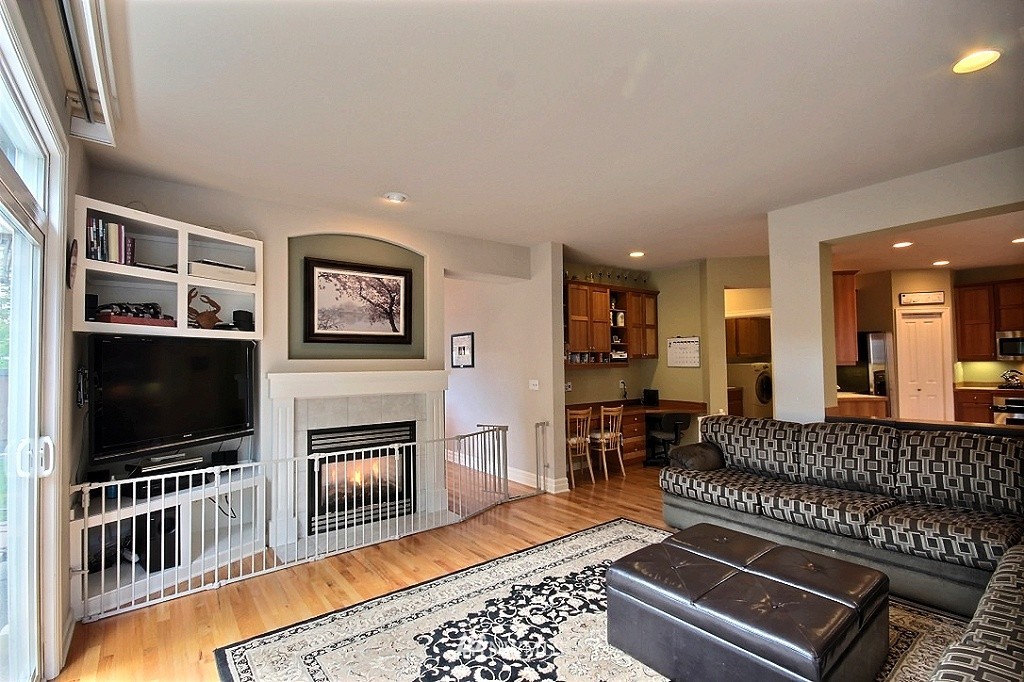 1901 Northeast 35th Place Renton, WA 98056 - Photo 8 of 25 Gallery Image 8