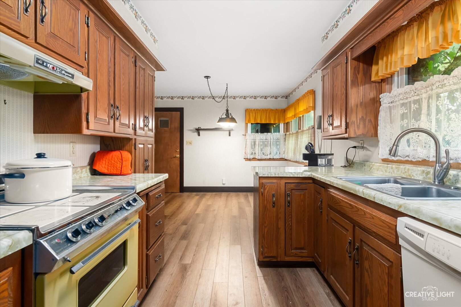 6S437 Hankes Road Aurora, IL 60506 - Photo 6 of 22