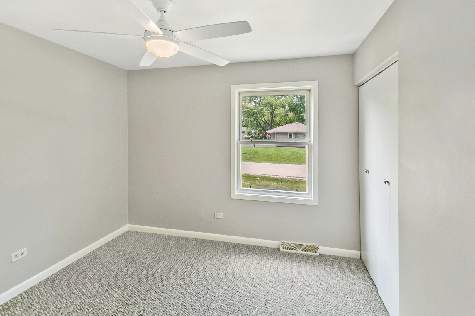 219 Countryside Lane Lindenhurst, IL 60046 - Photo 11 of 25