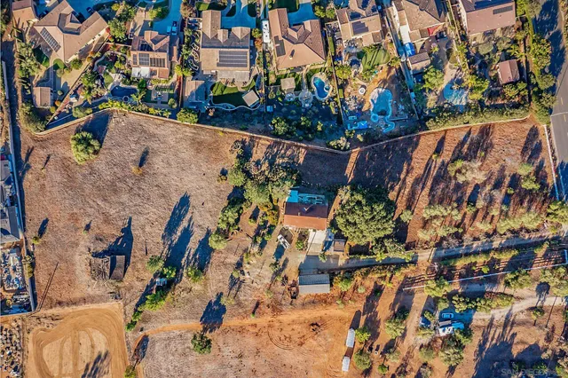 a view of entryway with outdoor space