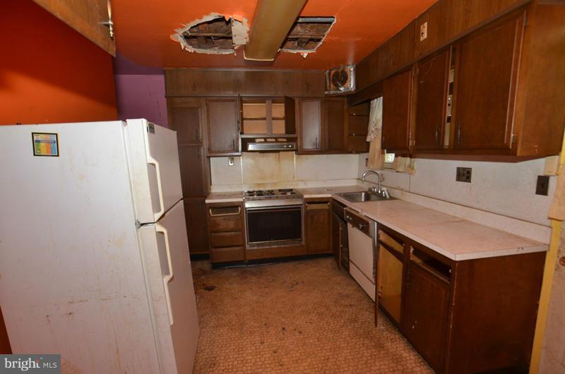 4212 Bonner Road Baltimore, MD 21216 - Photo 11 of 19 Kitchen