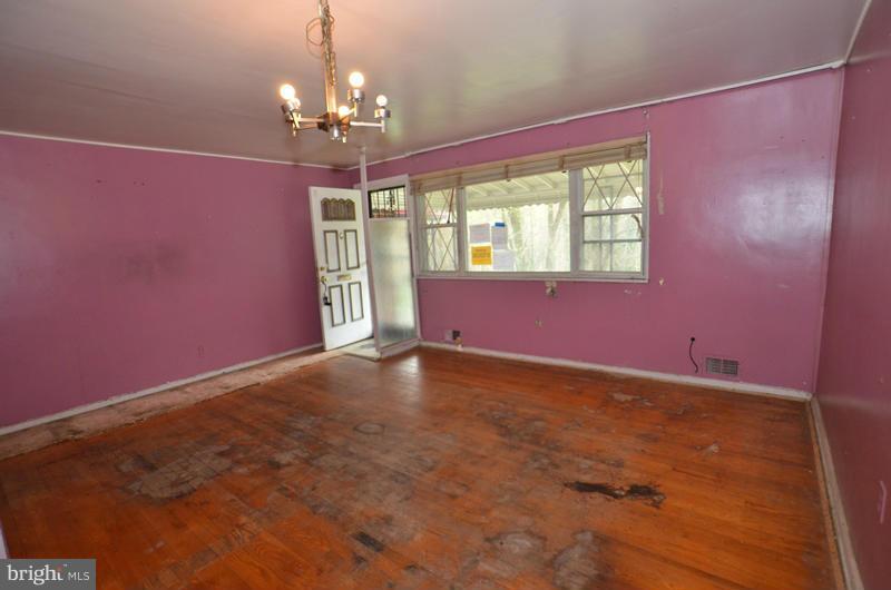 4212 Bonner Road Baltimore, MD 21216 - Photo 13 of 19 Living Room