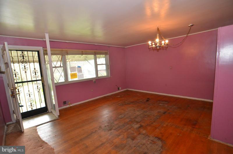 4212 Bonner Road Baltimore, MD 21216 - Photo 15 of 19 Living Room