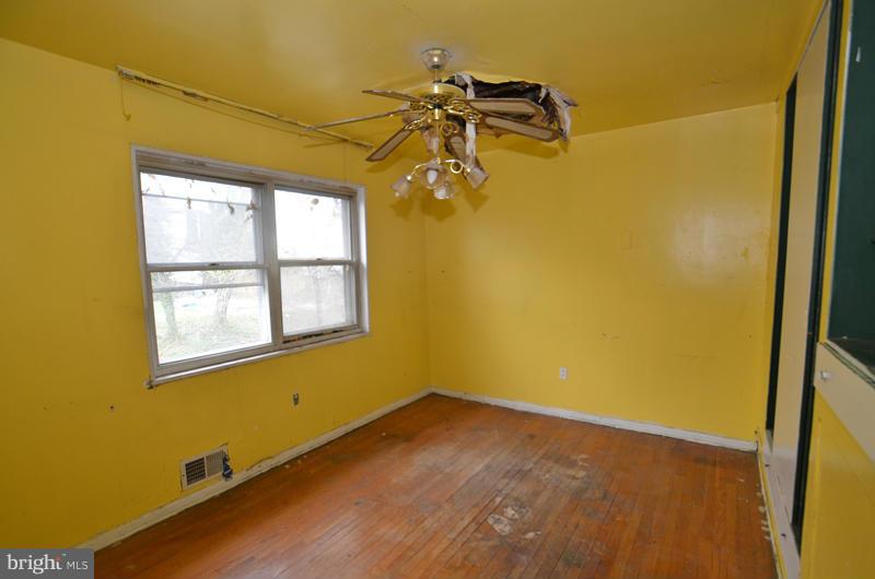 4212 Bonner Road Baltimore, MD 21216 - Photo 4 of 19 Bedroom