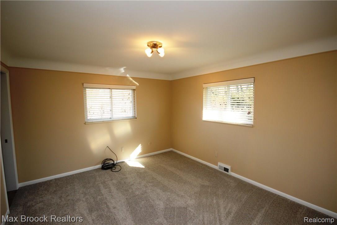 3770 Beach Road Troy, MI 48084 - Photo 8 of 31 Spacious master bedroom