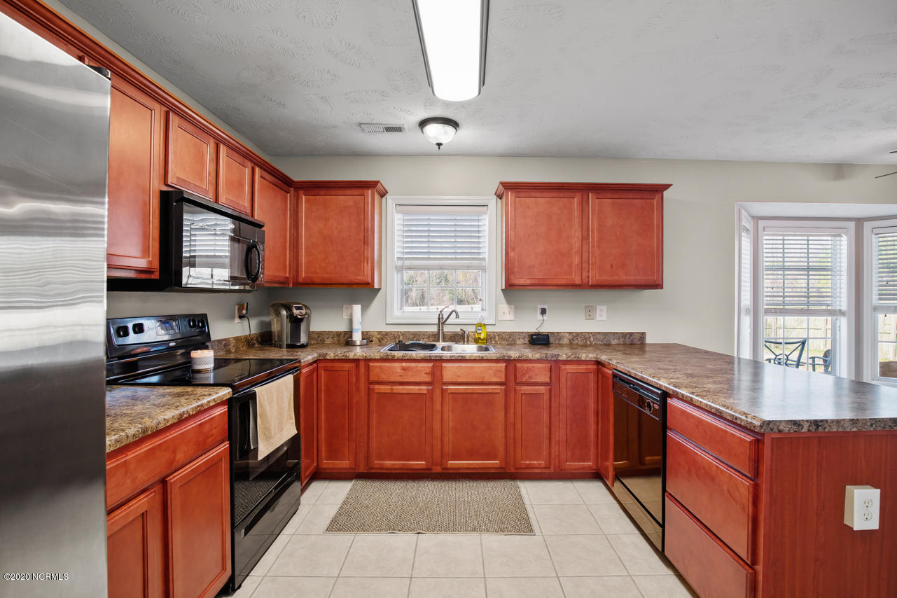 305 Old Dam Road Jacksonville, NC 28540 - Photo 13 of 31 15