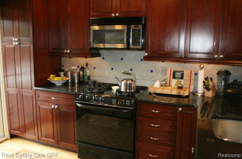 1161 Whittier Road Grosse Pointe, MI 48230 - Photo 2 of 15 2 IMG_1096.jpg