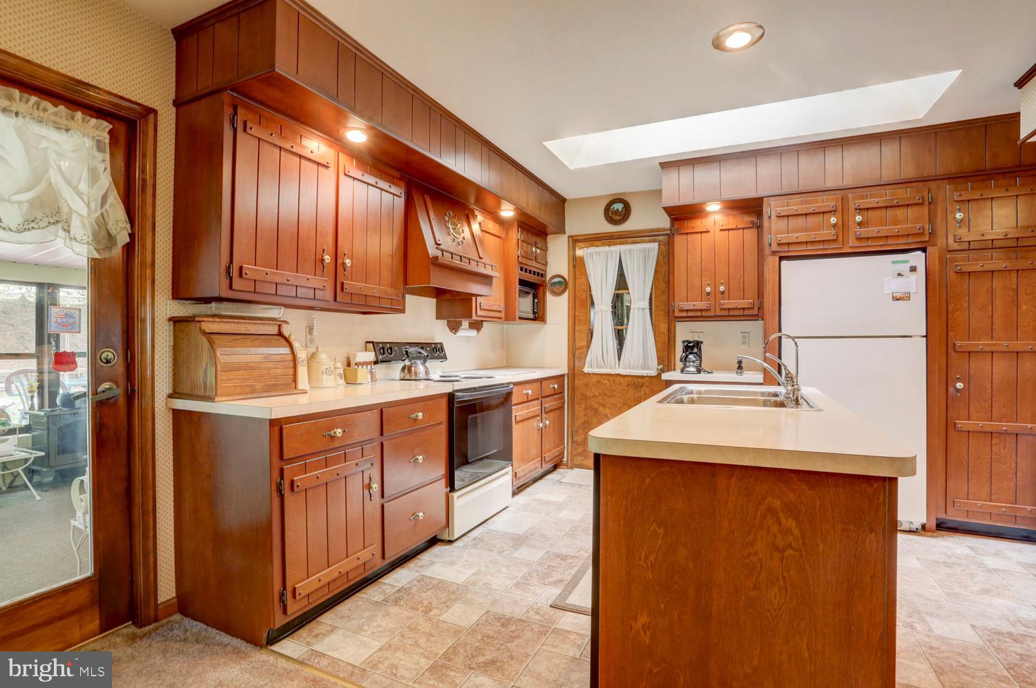 222 Witmer Road Reinholds, PA 17569 - Photo 4 of 74 Island workspace