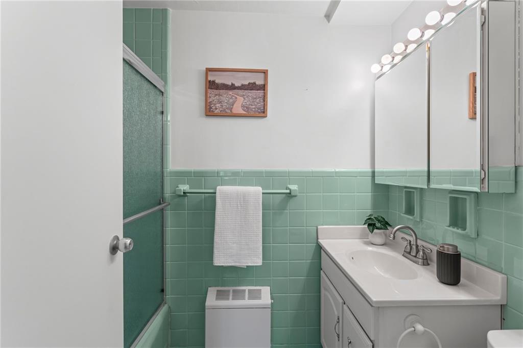 4601 Fifth Avenue, Unit 226 Pittsburgh, PA 15213 - Photo 26 of 34 a bathroom with a sink and a mirror