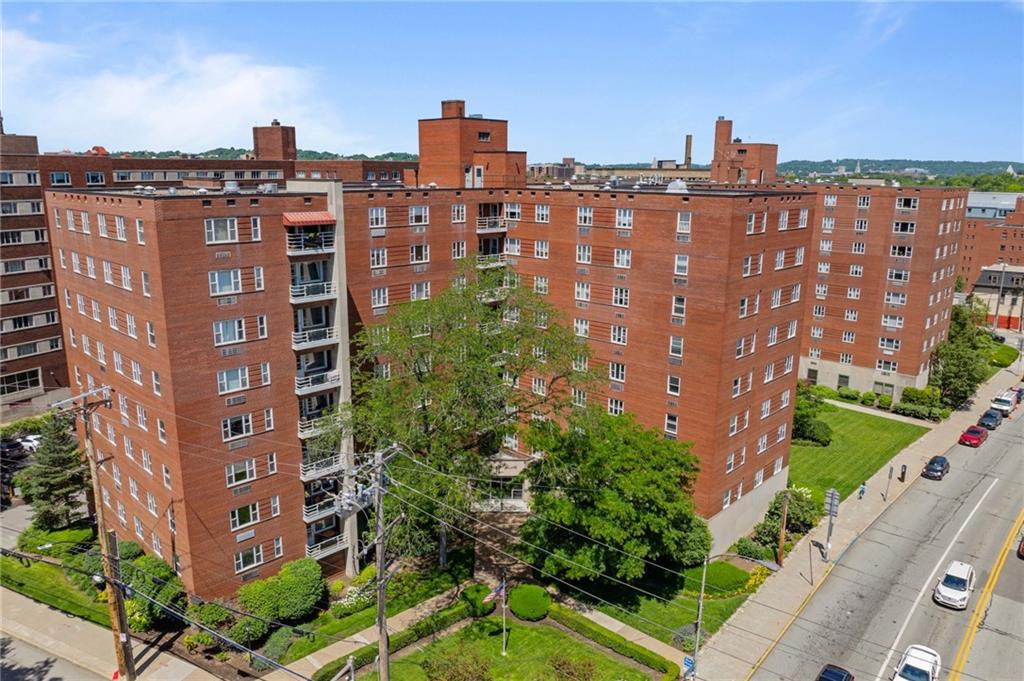 4601 Fifth Avenue, Unit 226 Pittsburgh, PA 15213 - Photo 30 of 34 a view of a city that has tall buildings
