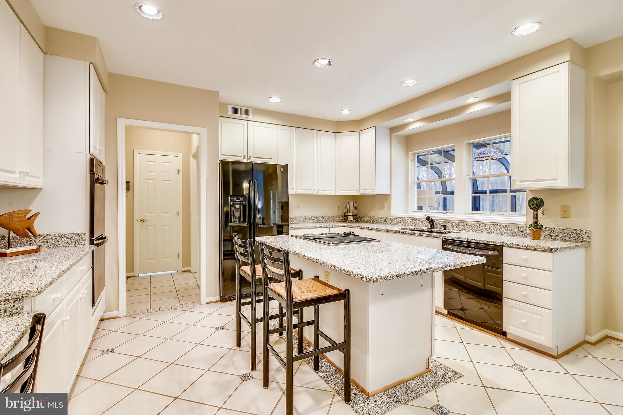 6441 Stream Valley Way Gaithersburg, MD 20882 - Photo 15 of 60 Breakfast Bar