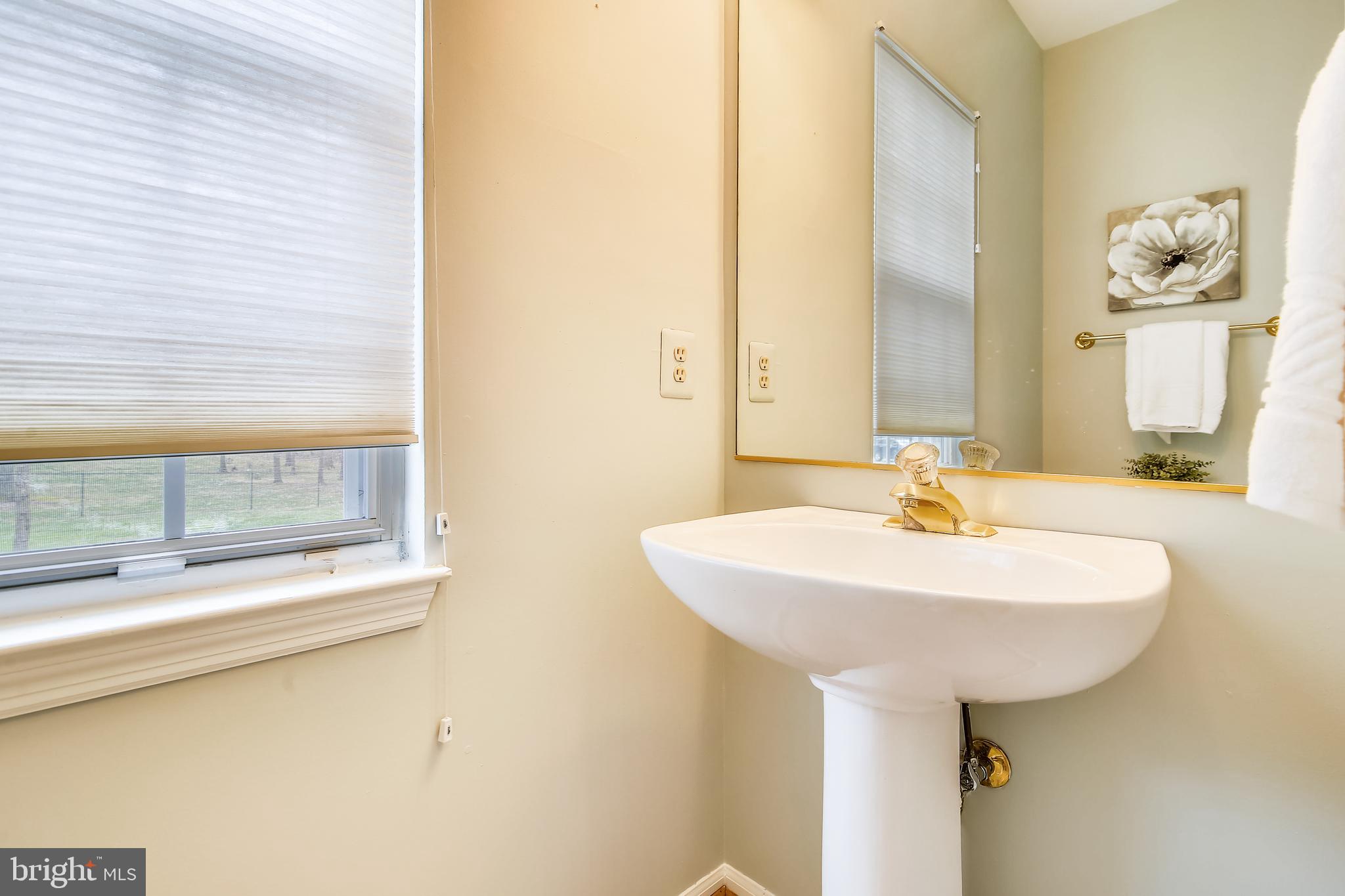 6441 Stream Valley Way Gaithersburg, MD 20882 - Photo 30 of 60 Powder Room